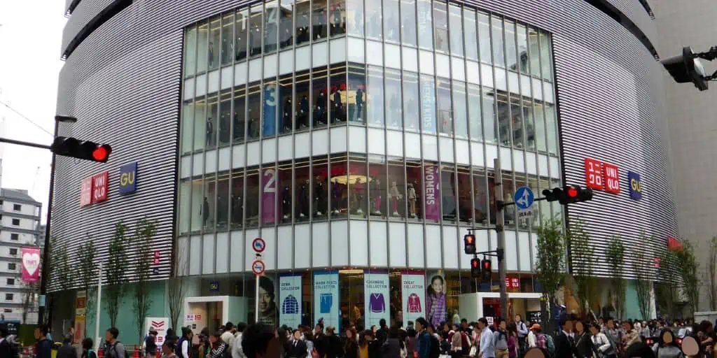 uniqlo store in osaka